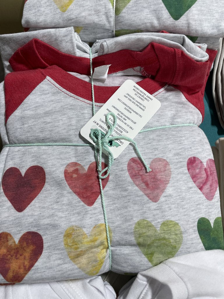 Red Sleeve Happy Hearts Ragland (S-2XL)