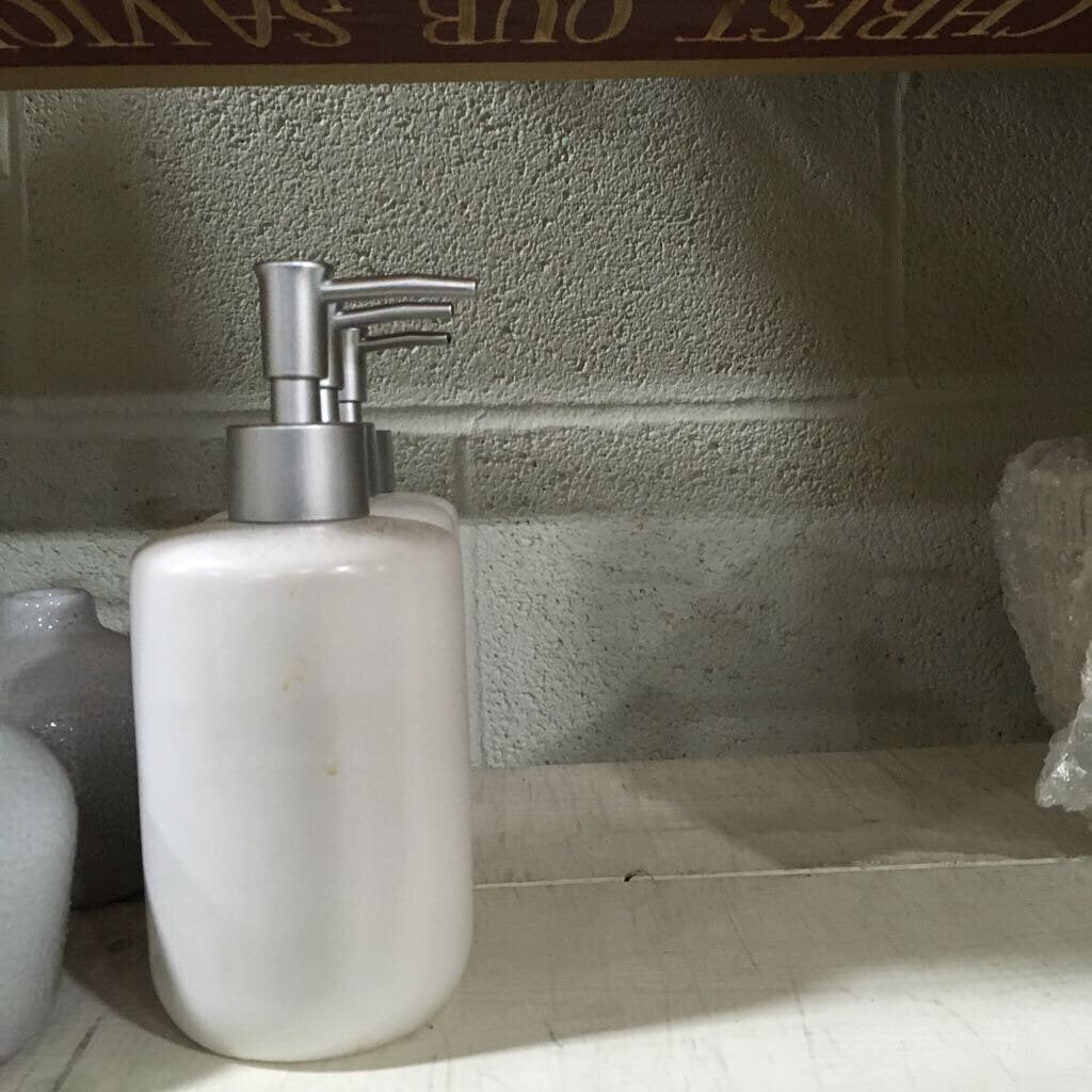 PDYW19B61B ALL WHITE SOAP PUMP 657