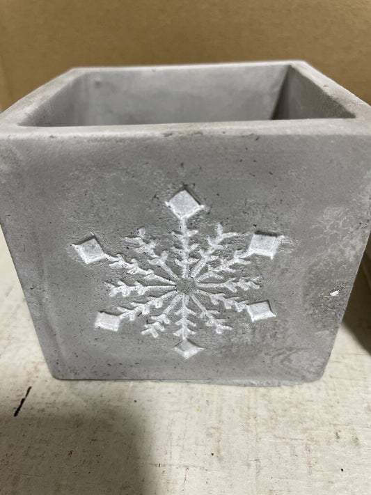 RXF26096 Gray Resin Snowflake Box -3"
