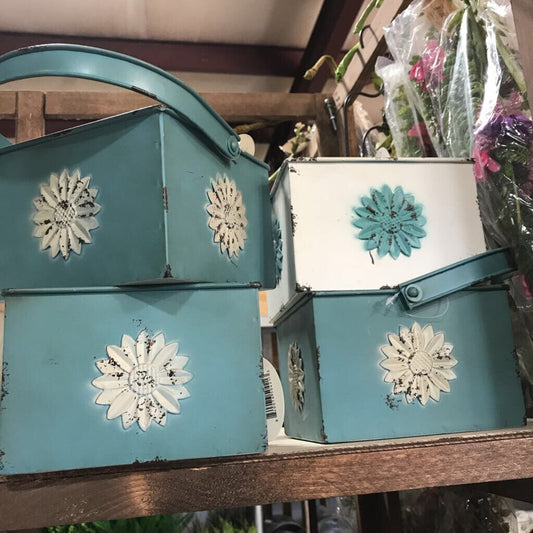 20DN028 TEAL METAL BOX W/FLOWER