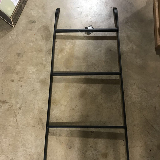 HX08124 TIN LADDER WALL RACK 657