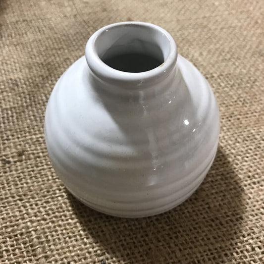 HXDC-054 *inner* small white bud vase 657